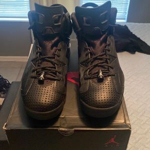 Women’s 9.5 Jordan 6 Black Cats.